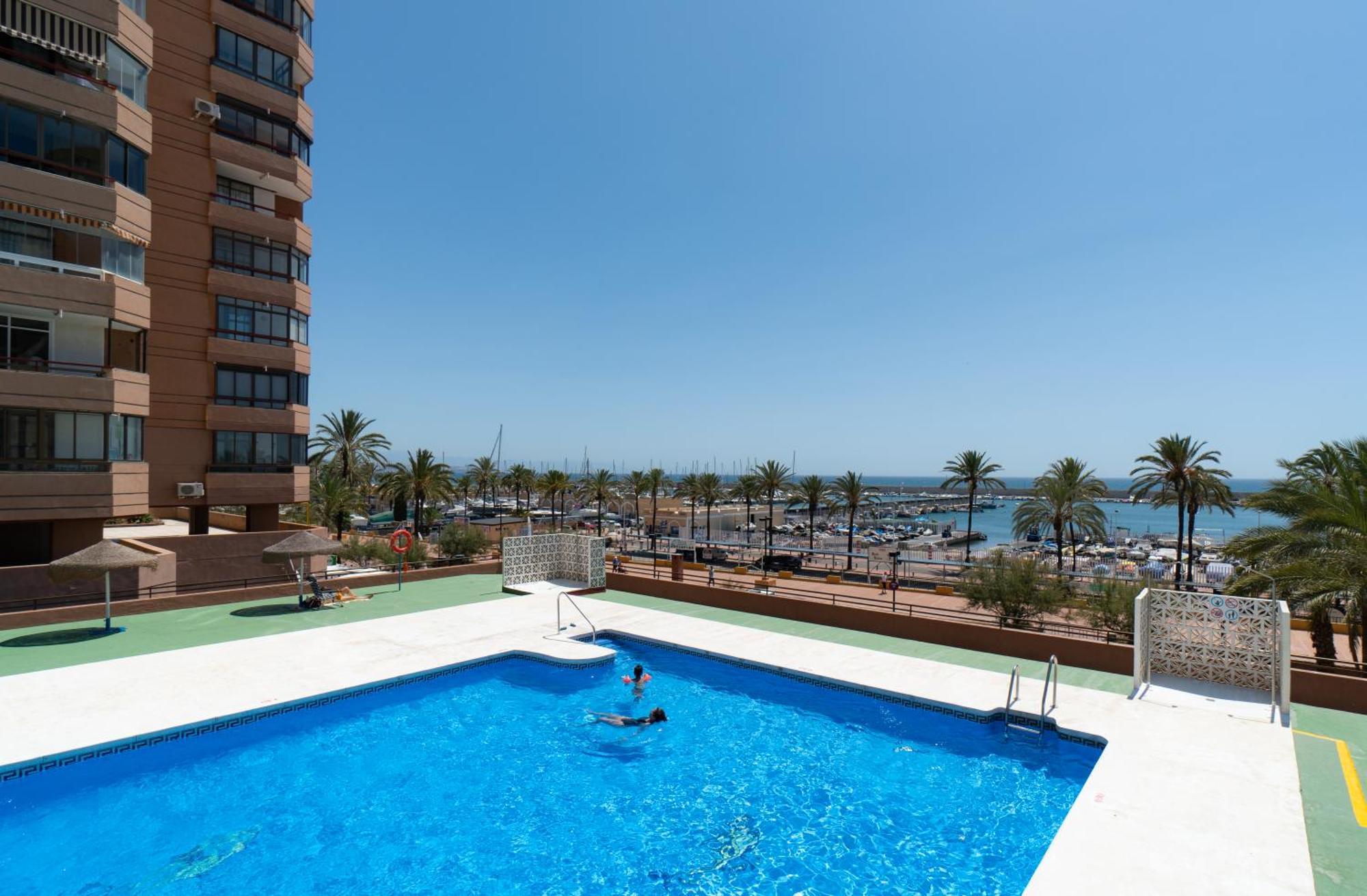 Sur Suites Palmeras 4 Фуeнхирола Екстериор снимка