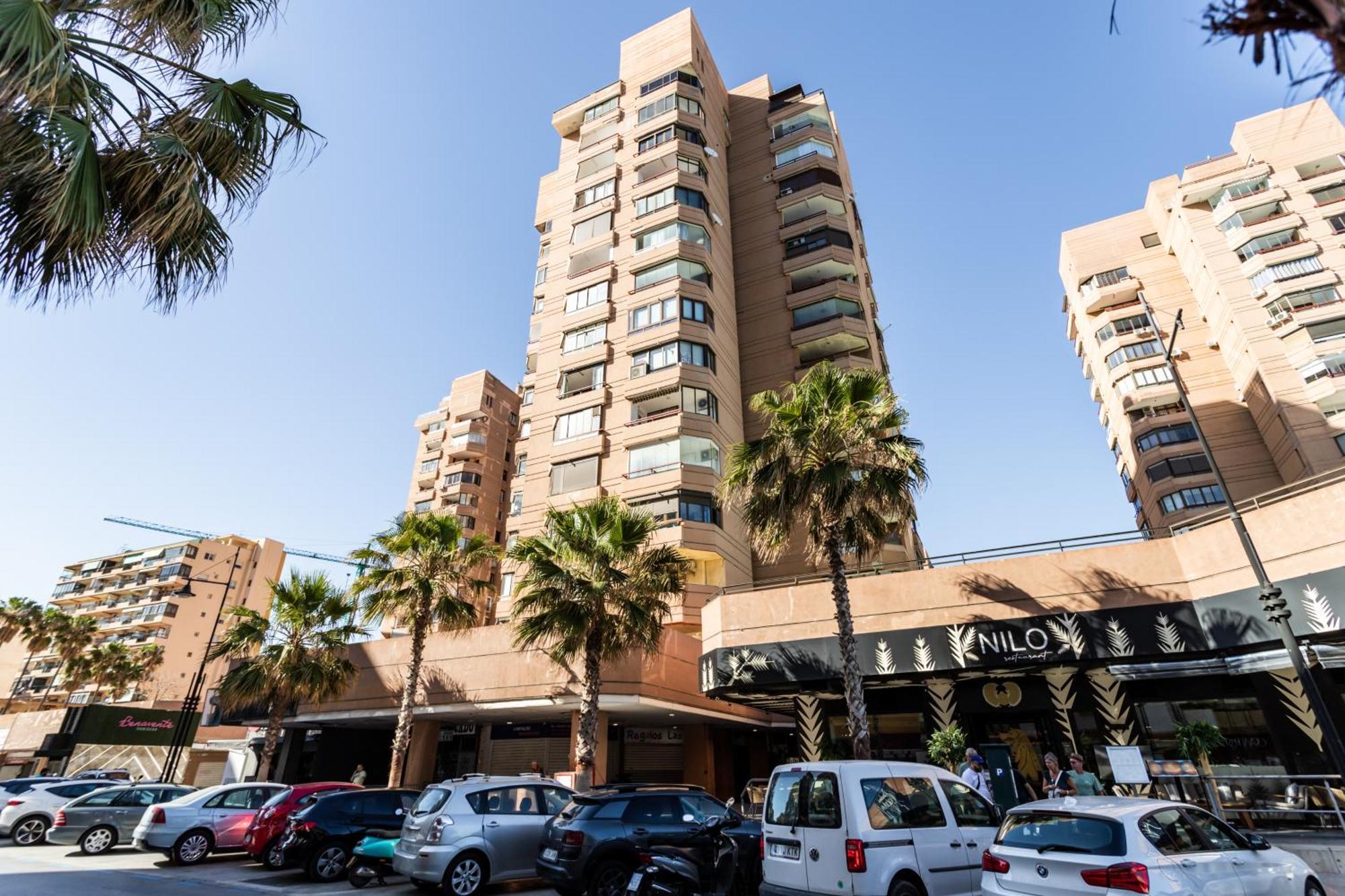 Sur Suites Palmeras 4 Фуeнхирола Екстериор снимка